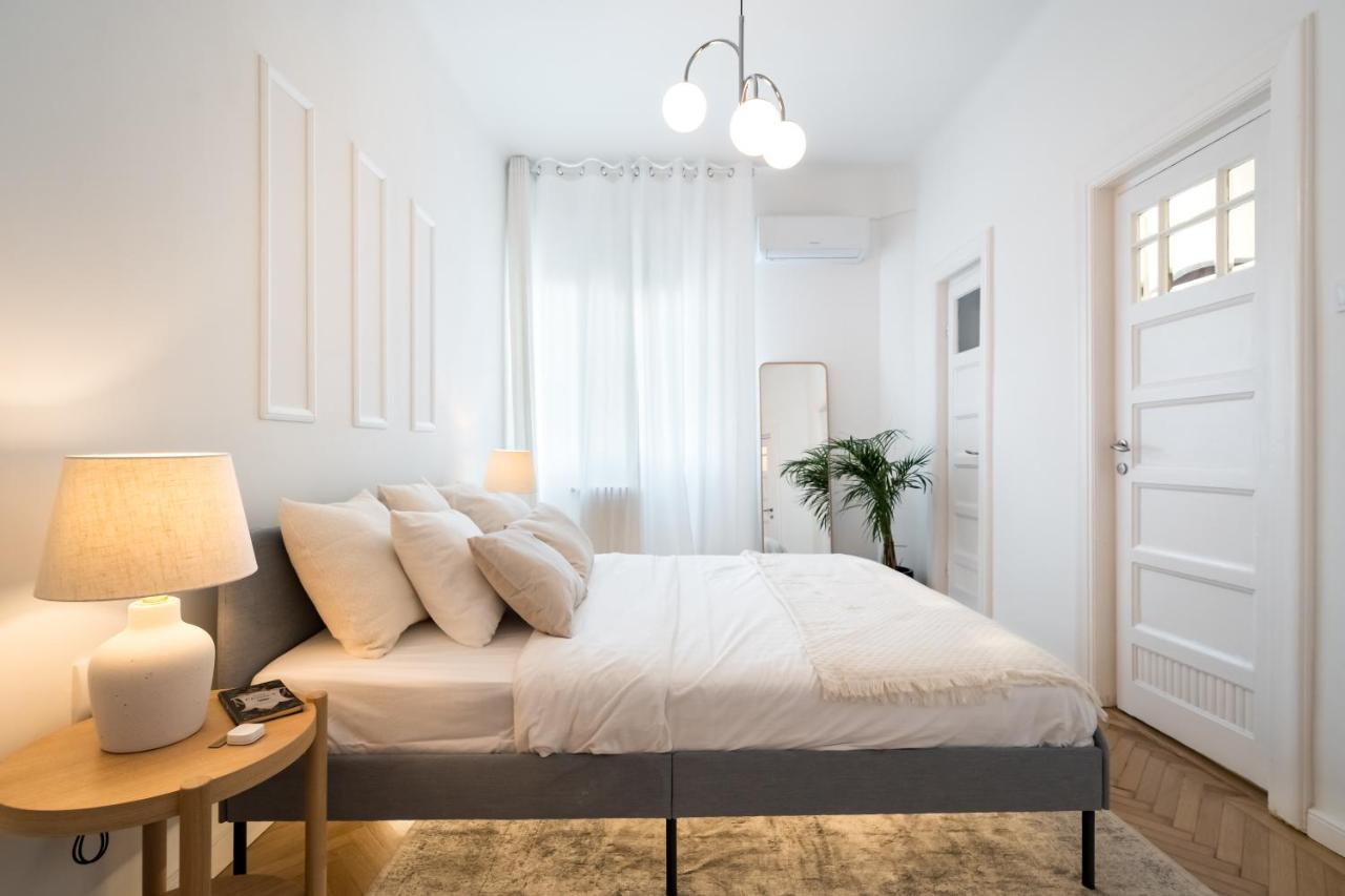 Cismigiu Serenity: 1Br Flat With Scenic Balcony بوخارست المظهر الخارجي الصورة