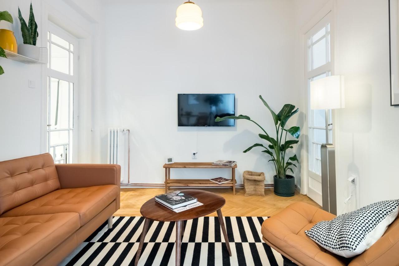 Cismigiu Serenity: 1Br Flat With Scenic Balcony بوخارست المظهر الخارجي الصورة