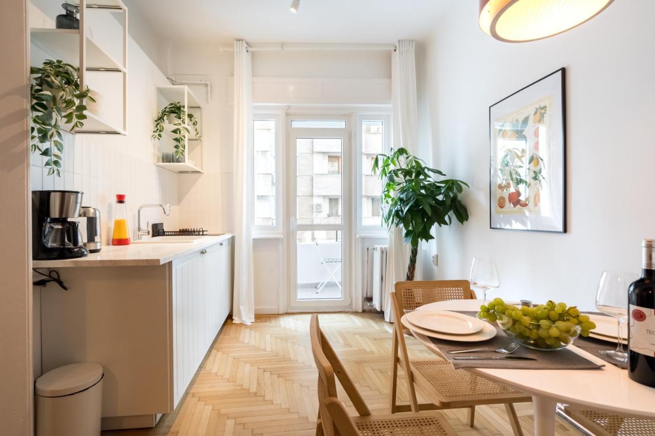 Cismigiu Serenity: 1Br Flat With Scenic Balcony بوخارست المظهر الخارجي الصورة
