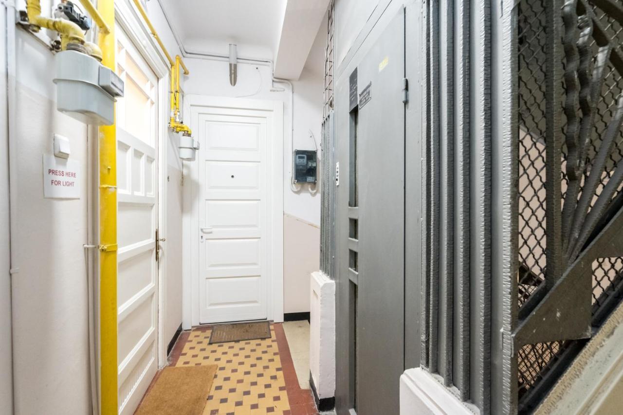 Cismigiu Serenity: 1Br Flat With Scenic Balcony بوخارست المظهر الخارجي الصورة