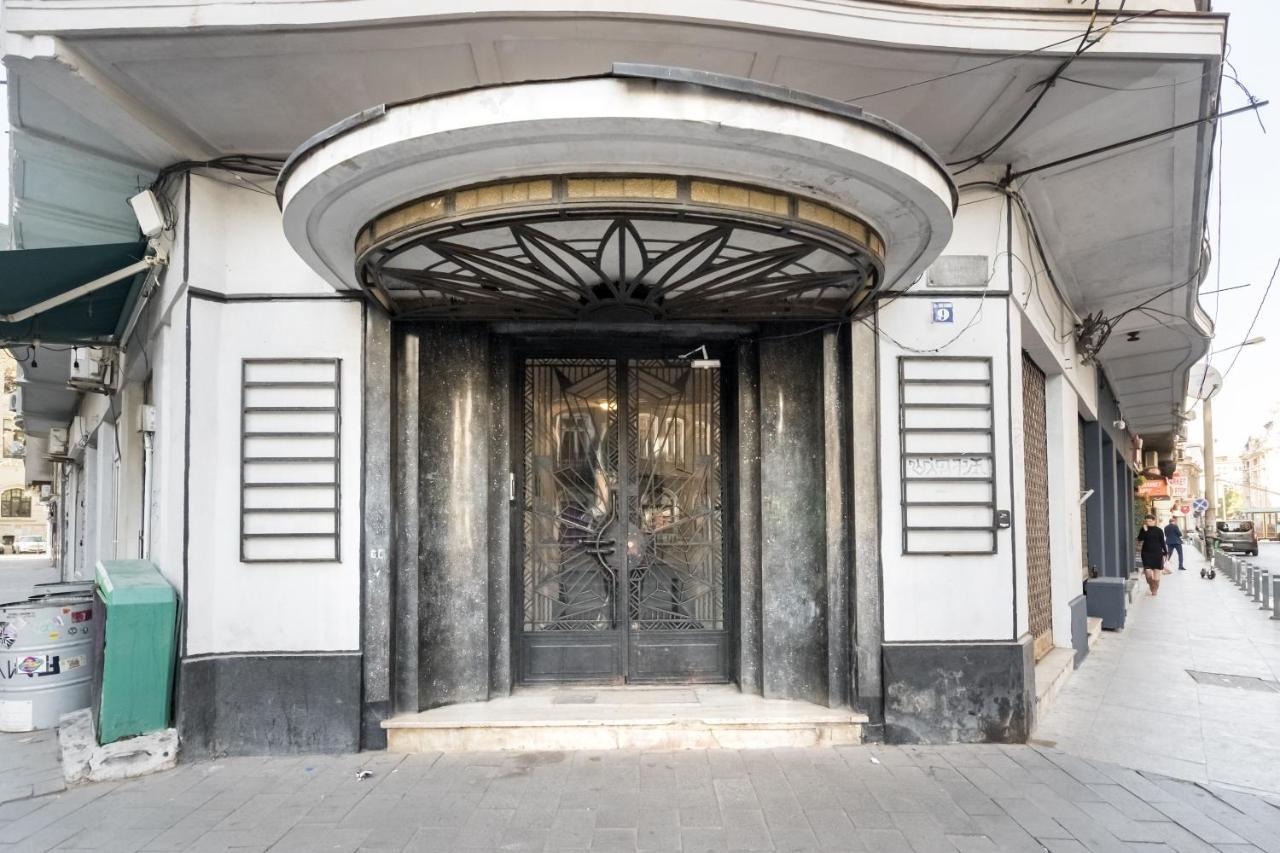 Cismigiu Serenity: 1Br Flat With Scenic Balcony بوخارست المظهر الخارجي الصورة