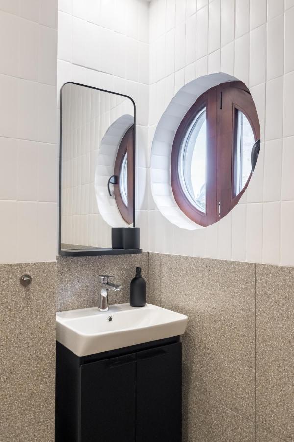 Cismigiu Serenity: 1Br Flat With Scenic Balcony بوخارست المظهر الخارجي الصورة