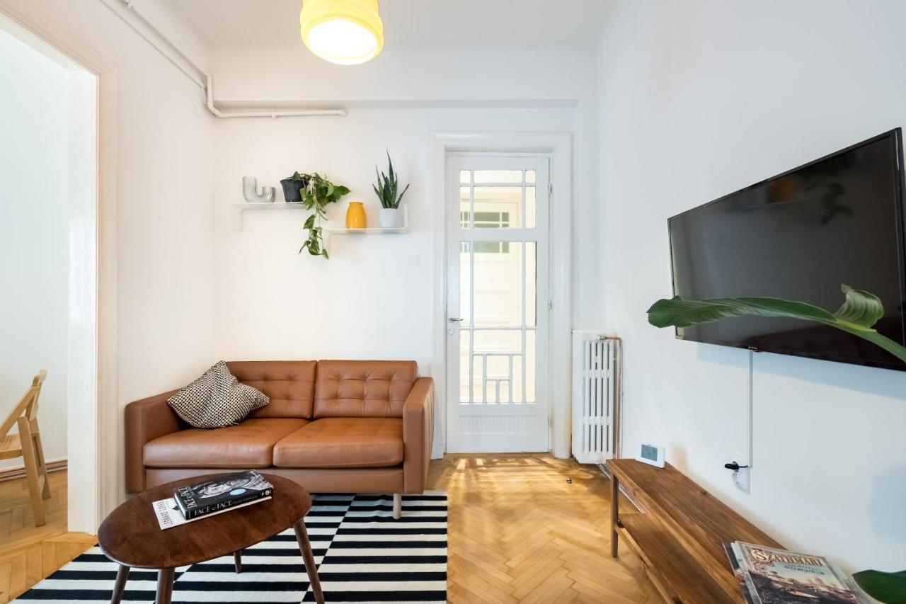 Cismigiu Serenity: 1Br Flat With Scenic Balcony بوخارست المظهر الخارجي الصورة