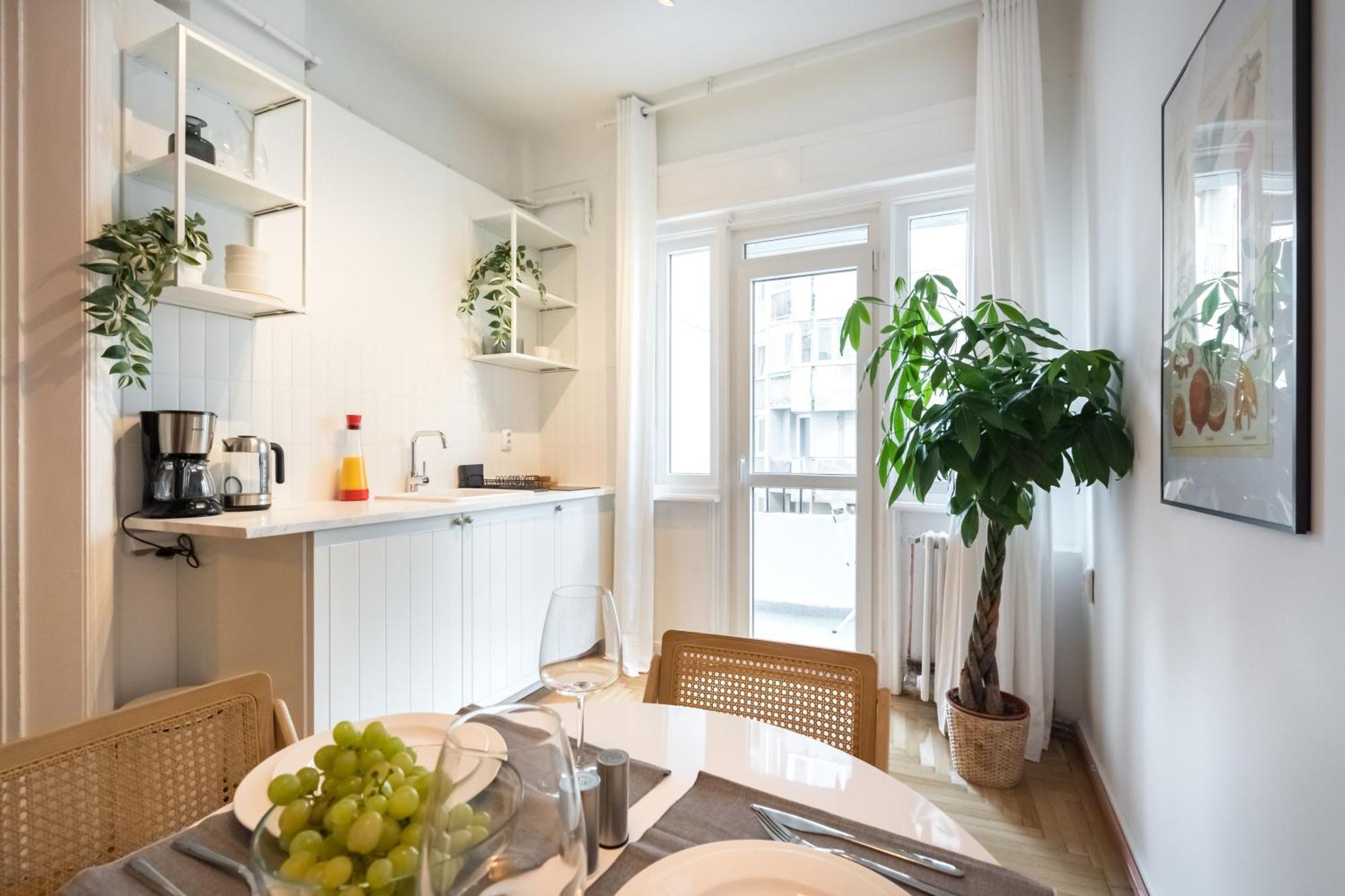 Cismigiu Serenity: 1Br Flat With Scenic Balcony بوخارست المظهر الخارجي الصورة