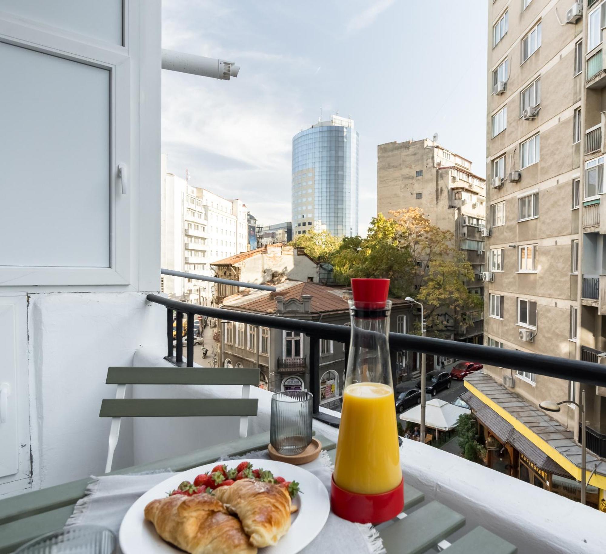 Cismigiu Serenity: 1Br Flat With Scenic Balcony بوخارست المظهر الخارجي الصورة